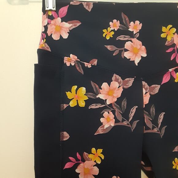 PINK Victoria’s Secret Ultimate Floral Leggings Navy Blue Size S - Picture 2 of 8